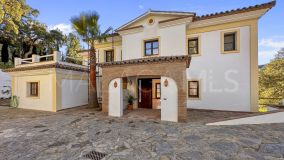 Villa for sale in Casares