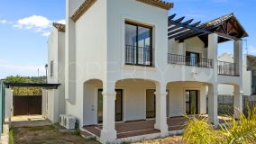 Comprar villa en Estepona con 3 dormitorios