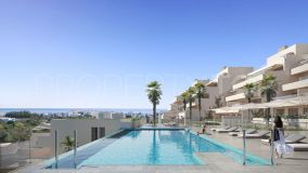 Encantador Apartamento de 2 Dormitorios con Vistas al Mar en Estepona