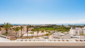 This 2 bedrooms duplex penthouse is located in the new Golden Mile, in Cancelada walking distance to amenities and services and just a few minutes driving from Hotel Anantara Villa Padierna, golf course Los Flamingos.