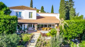 Villa rústica muy acogedora, estilo finca, ubicada en Selwo cerca de Platinum Hills en la Nueva Milla de Oro de Estepona.