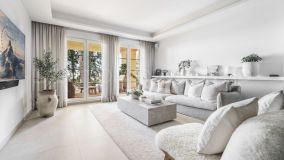 Spacious and bright 3 bed, 3 bath ground floor corner apartment located in Nueva Andalucía, Marbella