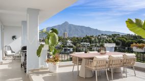 Zweistöckiges Penthouse zu verkaufen in Nueva Andalucia, Marbella