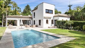 Villa en venta en Nueva Andalucia, Marbella