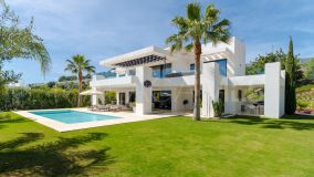 Villa for sale in Nueva Andalucia, Marbella
