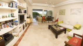 Apartamento en venta en Nueva Andalucia, Marbella