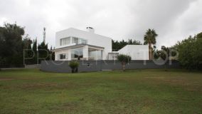 Buy villa in Sotogrande Alto