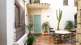 Villa en venta en Los Arqueros, Benahavis
