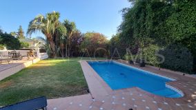 Villa for sale in Parcelas del Golf, Nueva Andalucia