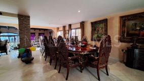 Villa for sale in Parcelas del Golf, Nueva Andalucia
