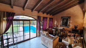 Villa for sale in Parcelas del Golf, Nueva Andalucia
