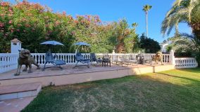 Villa for sale in Parcelas del Golf, Nueva Andalucia