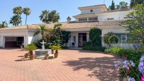 Walking Distance to the Beach! Villa in Guadalmina Baja