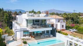 Exceptional Villa in a Tranquil Area of Atalaya Isdabe, Estepona