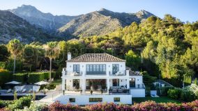 Villa moderna de estilo provincial francés en Sierra Blanca, Marbella