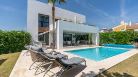 Villa for sale in El Paraiso, Estepona Est