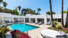 Villa for sale in El Paraiso, Estepona East