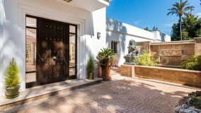 Villa for sale in El Paraiso, Estepona East