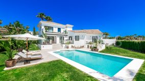 Villa for sale in El Rosario, Marbella East