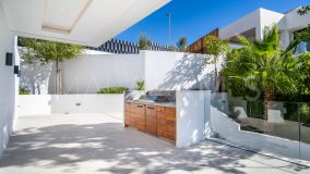 Villa for sale in Nueva Andalucia, Marbella