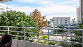 Piso en venta en La Carihuela, Torremolinos