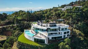 Villa for sale in Benahavis