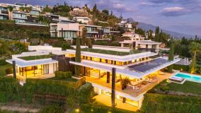 Villa for sale in El Herrojo, Benahavis