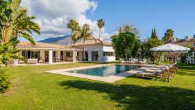 Villa for sale in La Cerquilla, Nueva Andalucia