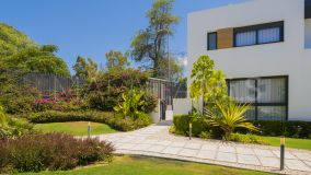 Town House for sale in Los Naranjos, Nueva Andalucia
