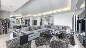 Villa for sale in Altos de Puente Romano, Marbella Golden Mile