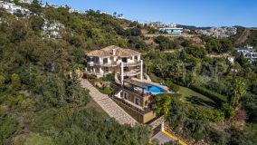 Villa for sale in Los Altos de los Monteros with 7 bedrooms