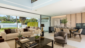 Villa Pareada en venta en Nueva Andalucia, Marbella