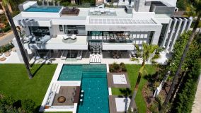 Villa en venta en Nueva Andalucia, Marbella