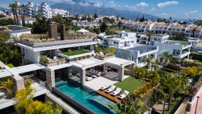 Villa en venta en Nueva Andalucia, Marbella