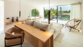 Villa for sale in Aloha, Nueva Andalucia