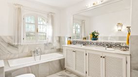 Villa for sale in Benahavis