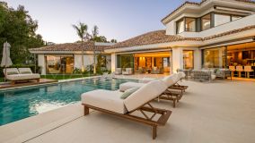 Villa for sale in El Herrojo, Benahavis