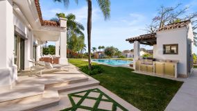 Villa for sale in Haza del Conde, Nueva Andalucia