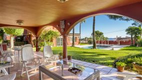 Chalet for sale in Estepona Puerto, Estepona Stad