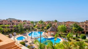 Penthouse for sale in Isdabe, Estepona East