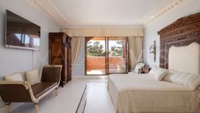 Apartment for sale in Alhambra del Golf, Estepona East