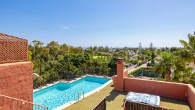 Apartment for sale in Alhambra del Golf, Estepona East