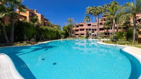 Apartment for sale in Alhambra del Golf, Estepona East