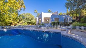 Chalet for sale in El Paraiso, Estepona Est