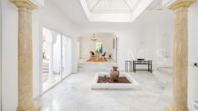 Chalet for sale in El Paraiso, Estepona Est