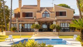 Chalet for sale in Estepona