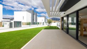 Chalet for sale in Nueva Atalaya, Estepona Est