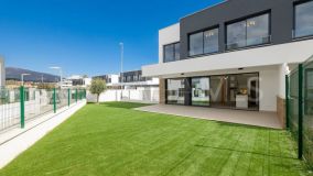 Chalet for sale in Nueva Atalaya, Estepona Est