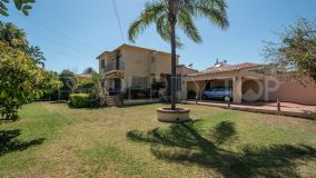 Detached house with sea views in Marbella