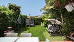 Villa pareada en venta en Bahia de Marbella con 3 dormitorios